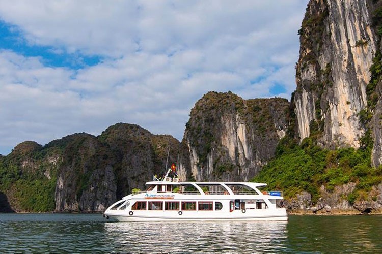 HALONG BAY DELUXE TOUR (1 DAY)